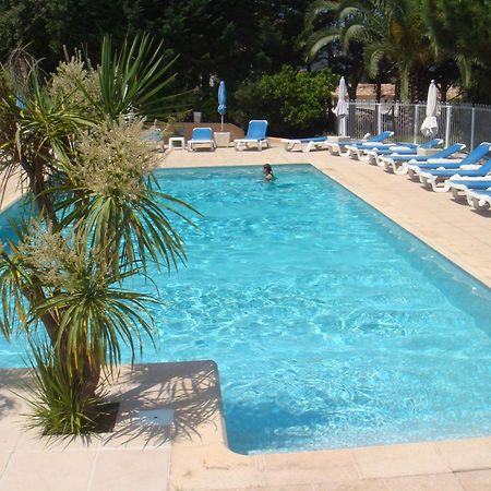 Residence Les Pins Calvi  Buitenkant foto