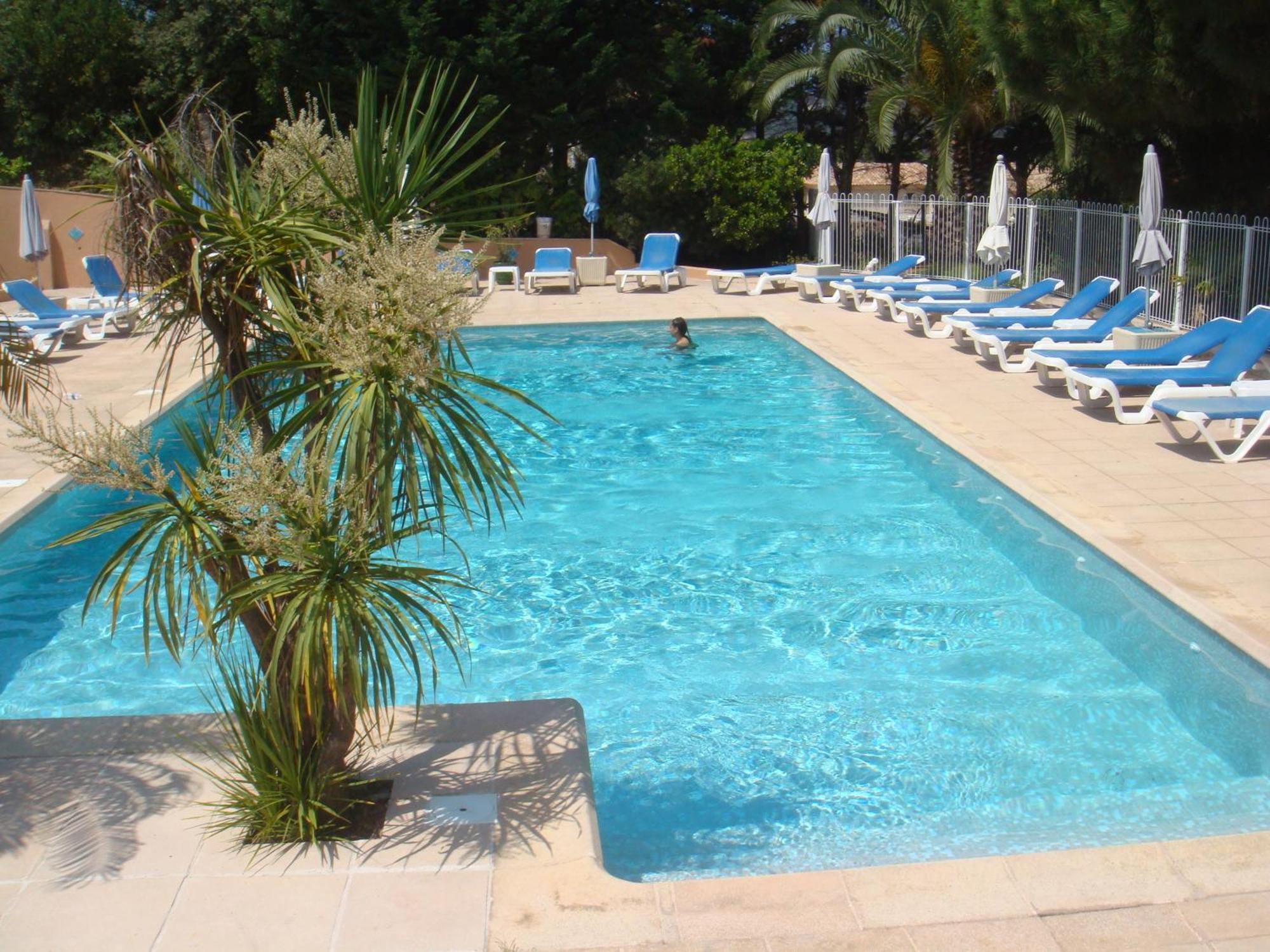 Residence Les Pins Calvi  Buitenkant foto