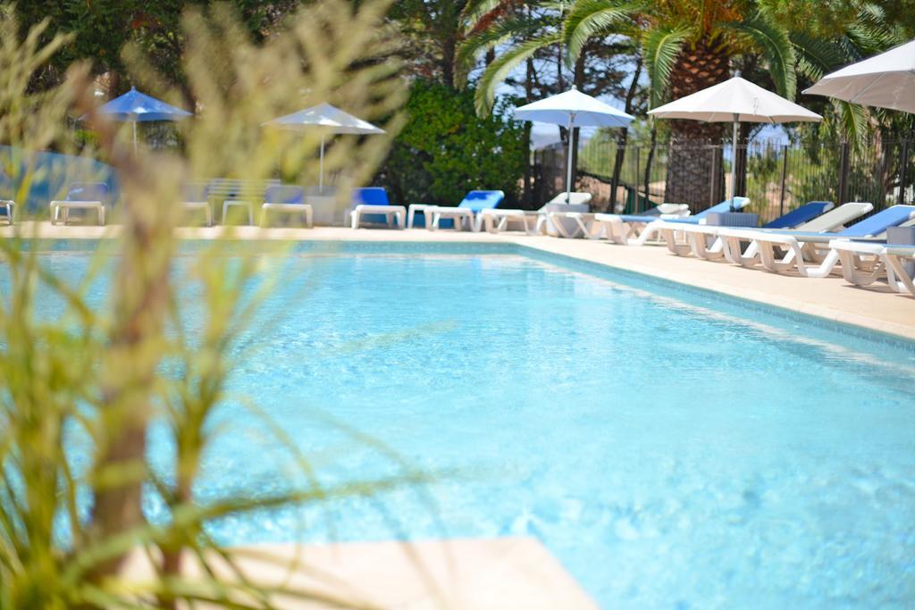 Residence Les Pins Calvi  Buitenkant foto