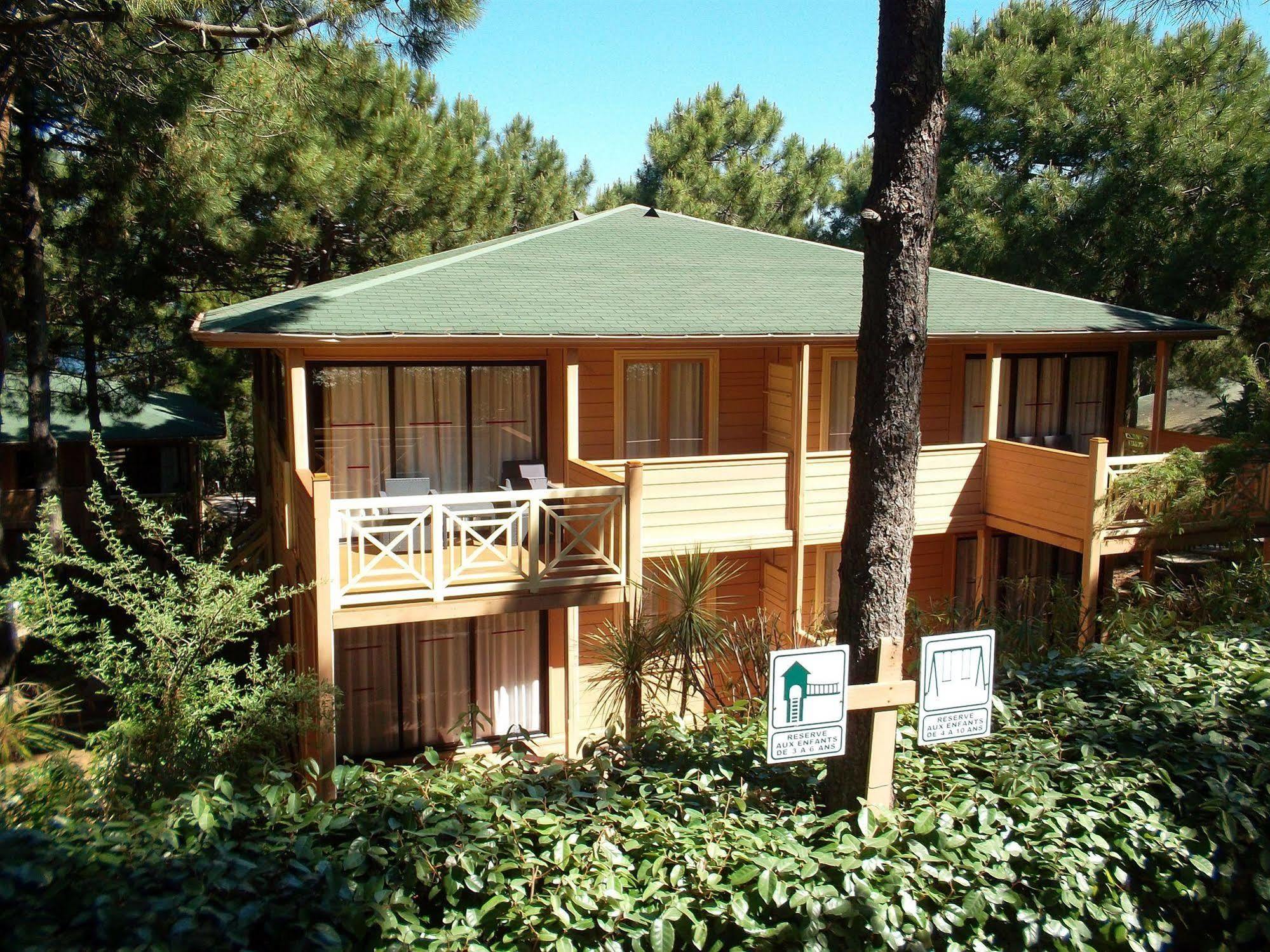 Residence Les Pins Calvi  Buitenkant foto