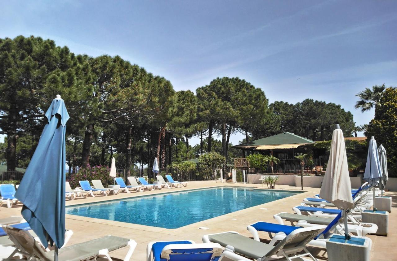 Residence Les Pins Calvi  Buitenkant foto